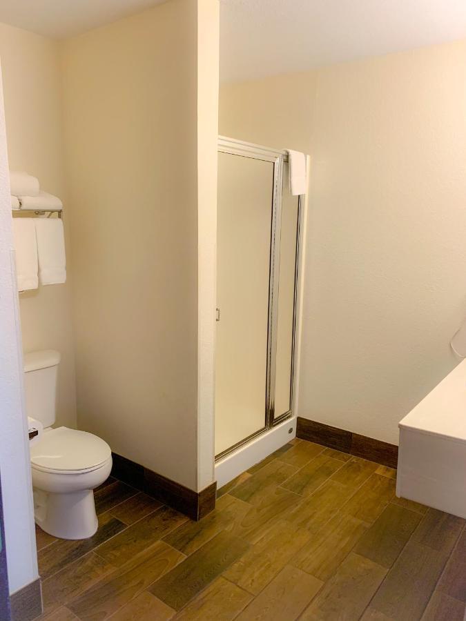 Baymont By Wyndham Chelsea Hotell Exteriör bild